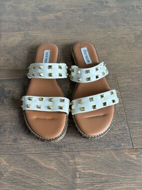 Steve Madden White Double-Strap Slide Sandals with Gold Studs (sz 10)